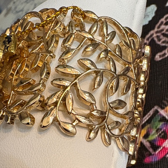 Chic Black and Gold Bracelet SAVED FOR MIRABELLA - Picture 4 of 6